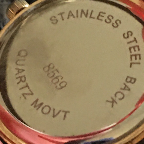 Ladies peach soft flexible silicone link watch - Picture 10 of 10